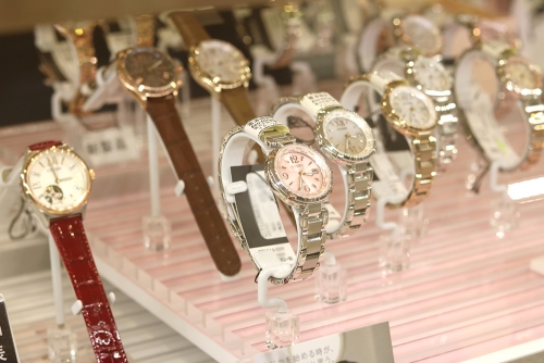 I would like to introduce the watch corner!