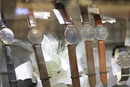 I would like to introduce the watch corner!