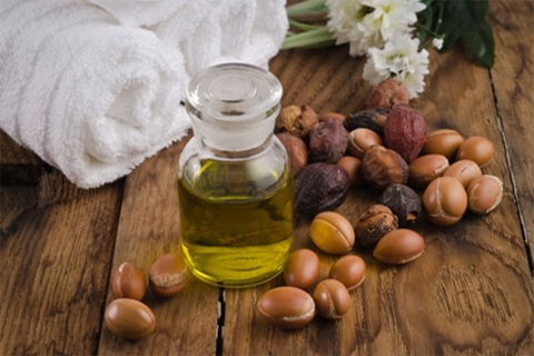 Gives moisture and resilience to your skin [Recore Ceram Richness Capsule]